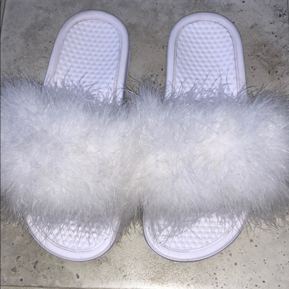 White Nike slides with fluff